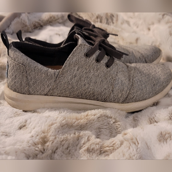 TOMS Grey Gray Canvas Lace Del Ray Sneaker - Picture 2 of 5